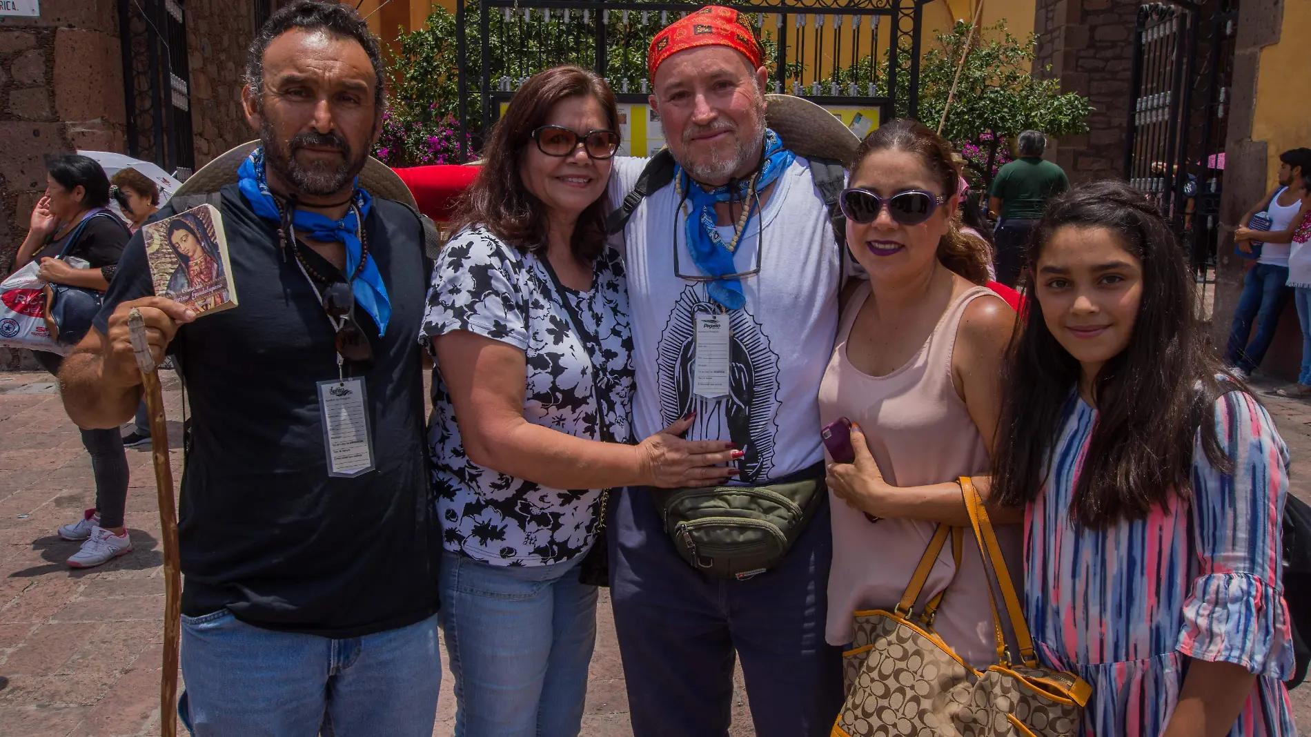 Este lunes su familia lo acompañó en su paso por San Juan del Río. Foto César Ortiz.